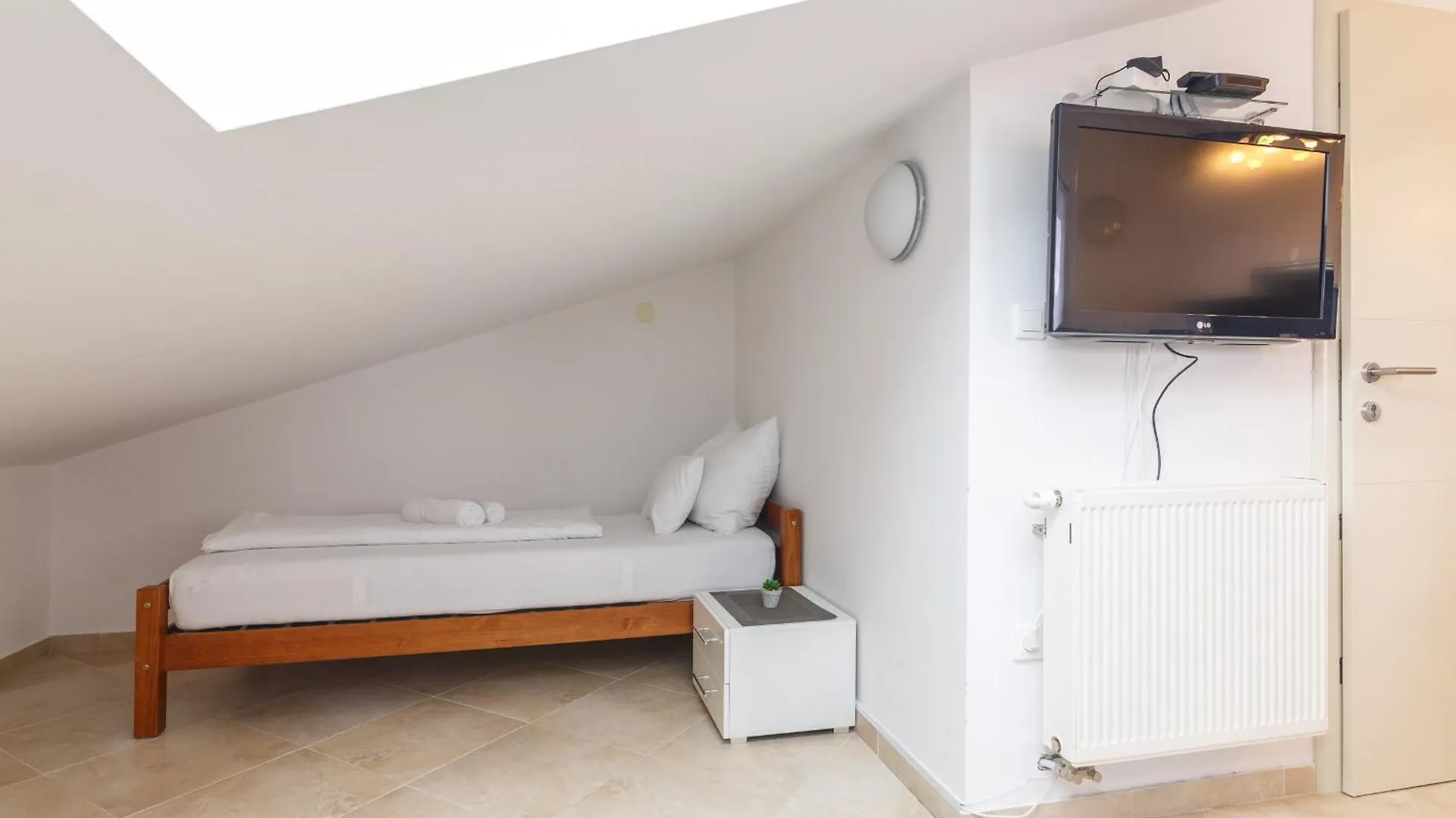 Apartmani Simi - The Wave Crikvenica 0*,  Croatia