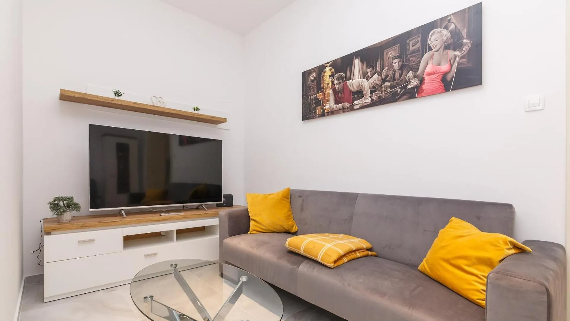 Apartmani Simi - The Wave Crikvenica 0*,  Croatia